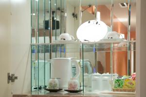 Kuchyň nebo kuchyňský kout v ubytování HOTEL & SPA J-MEX Shinjuku Kabukicho (Adult Only)