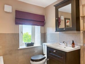 Ένα μπάνιο στο Jasmine Cottage