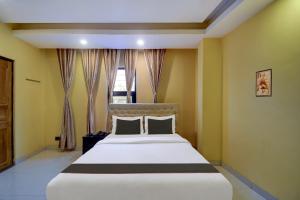 Ένα ή περισσότερα κρεβάτια σε δωμάτιο στο Hotel O Silver Orchid