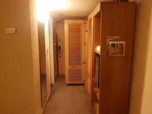 AmuwoにあるFestival Hotel Conference Centre and Spaの廊下のある廊下