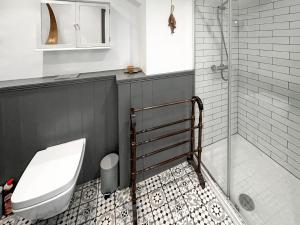 a bathroom with a toilet and a shower at Sweet Victoria in Whitstable