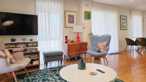 TV a/nebo společenská místnost v ubytování Kingfisher Loft