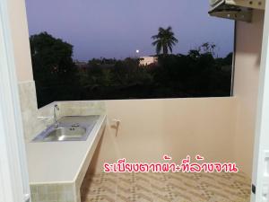 Fotografie z fotogalerie ubytování ศุภักษรอพาร์ทเม้นและสระว่ายน้ำ Supakson apartement and pools v destinaci Sawankhalok