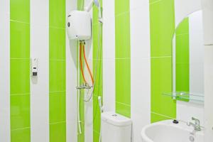 Ένα μπάνιο στο OYO 94773 City Inn +20 φωτογραφίες