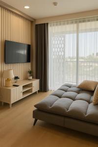 Μια τηλεόραση ή/και κέντρο ψυχαγωγίας στο The Ozone Condominium