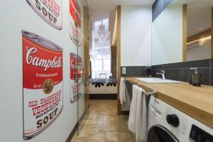 Kuchyň nebo kuchyňský kout v ubytování Suites Garden Loft Andy Warhol