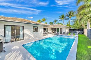 a swimming pool in the backyard of a house at Open Concept Bungalow Beach Proximity Lush Neighborhood Pearl Key in Fort Lauderdale
