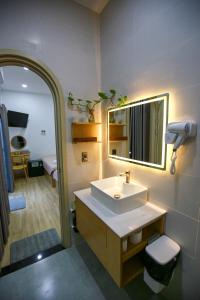 Ένα μπάνιο στο Trăng Non Homestay