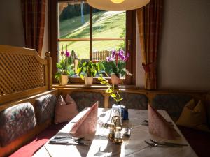 A seating area at Familienhotel Gasthof Hinteregger