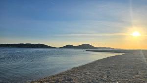 Gallery image of Relaxing Mobile Home Maestral - 2 min walk to the beach, pool on-site in Drage