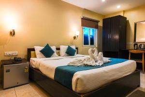 Ένα ή περισσότερα κρεβάτια σε δωμάτιο στο Hotel Aditya International Saheed Nagar