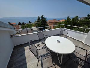 Μπαλκόνι ή βεράντα στο TOM V NV Apartment with sea view, 250m from the beach