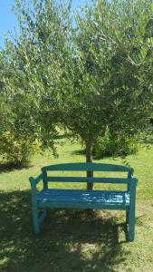 A garden outside B&B La Rosa Antica