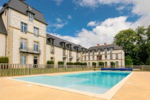 an empty swimming pool in front of a building at Maya - Piscine - Calme - Parking in Baden
