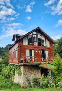 a wooden house on top of a hill at Hanging Garden Holiday Home - Riverside in Ardeşen