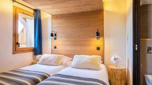 Ένα ή περισσότερα κρεβάτια σε δωμάτιο στο ASAI210-8-1 Appartement 4 étoiles Les Saisies - 8 personnes