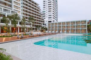 Πισίνα στο ή κοντά στο Patong Beach Hotel by See2Sea +52 φωτογραφίες