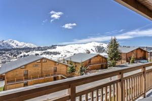 a view from the balcony of a home with snow covered mountains at ASAI210-5-2 Appartement-4 étoiles Les Saisies - 6 personnes in Les Saisies