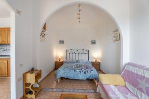 a bedroom with a bed and a couch in a room at Apartamento Nayara D in Valle Gran Rey