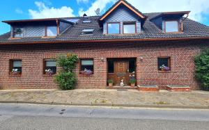 a red brick house with a brown door and windows at Cozy Apartment in Wülfrath