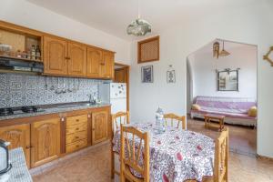 a kitchen with a table and a dining room at Apartamento Nayara D in Valle Gran Rey