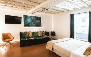a bedroom with a bed and a couch at Le Clarisse Pigna Apartment in Rome