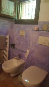 A bathroom at B&B La Rosa Antica