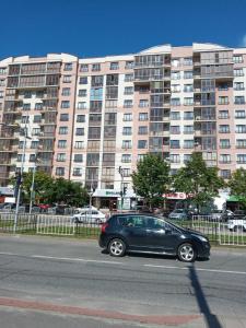 a car parked in front of a large building at Шикарные апартаменты на ул.Княгини Ольги ,100К. in Lviv
