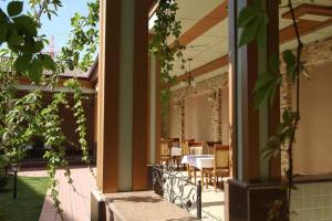 Restaurace v ubytování Grand Nur Hotel