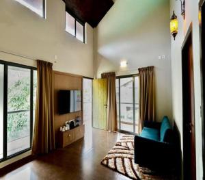 TV a/nebo společenská místnost v ubytování ByTheLakeResort