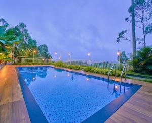 Πισίνα στο ή κοντά στο Munnar Ice Pellets Resort with Pool by VOYE HOMES