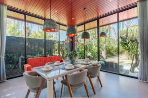 Гостиная зона в Kalapa Luxury Villa Ubud