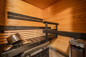 an inside of a sauna with a wooden wall at Alte Levi Dali by Aavalevi Holidays in Levi