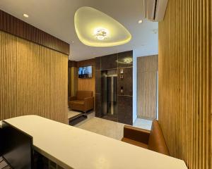 TV a/nebo společenská místnost v ubytování Hotel Royal Inn Near US Consulate, Apollo Hospitals