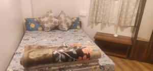 Giường trong phòng chung tại Yang's Stay