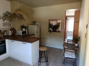 Η κουζίνα ή μικρή κουζίνα στο Logement entier - Chambre bali - sdb - cuisine