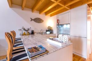 Kuchyň nebo kuchyňský kout v ubytování Oporto Golden Apartment + 73 fotografií