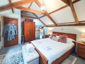 a bedroom with a large bed in a room at 1 Bed in Newquay oc-c33290 in Saint Columb Major