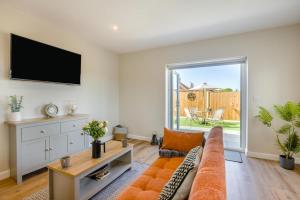 TV a/nebo společenská místnost v ubytování 2 Bed in Worstead oc-w33291