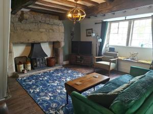 Χώρος καθιστικού στο 2 Bed in Bolton By Bowland oc-p33306