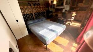 a bedroom with a large bed in a room at Musicians Mansion Apartment in Fino Mornasco