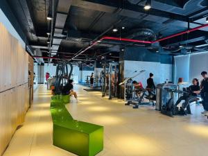 Fitness centrum a/nebo fitness zařízení v ubytování The Sun Avenue - Riverside Apartment