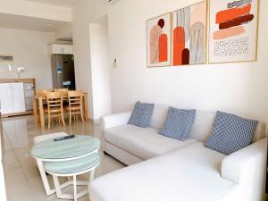 Posezení v ubytování The Sun Avenue - Riverside Apartment