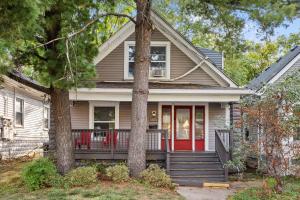 Budova, kde se prázdninový dům nachází + 52 fotografií