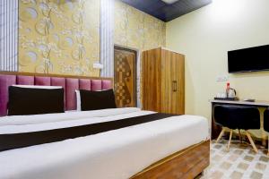TV a/nebo společenská místnost v ubytování Super Hotel O Banaras Junction BLW