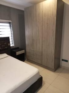 Un pat sau paturi într-o cameră la luxury two bedrooms apartment