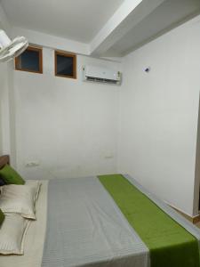 Postel nebo postele na pokoji v ubytování RF Tower Lodge