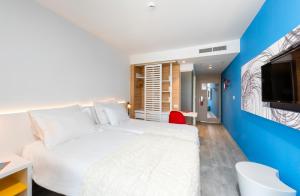 Cama ou camas em um quarto em Pharos Hvar Bayhill Hotel