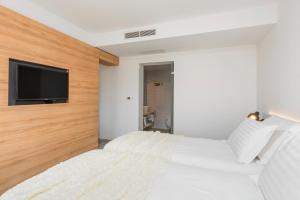 Cama ou camas em um quarto em Pharos Hvar Bayhill Hotel