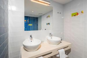 Um banheiro em Pharos Hvar Bayhill Hotel